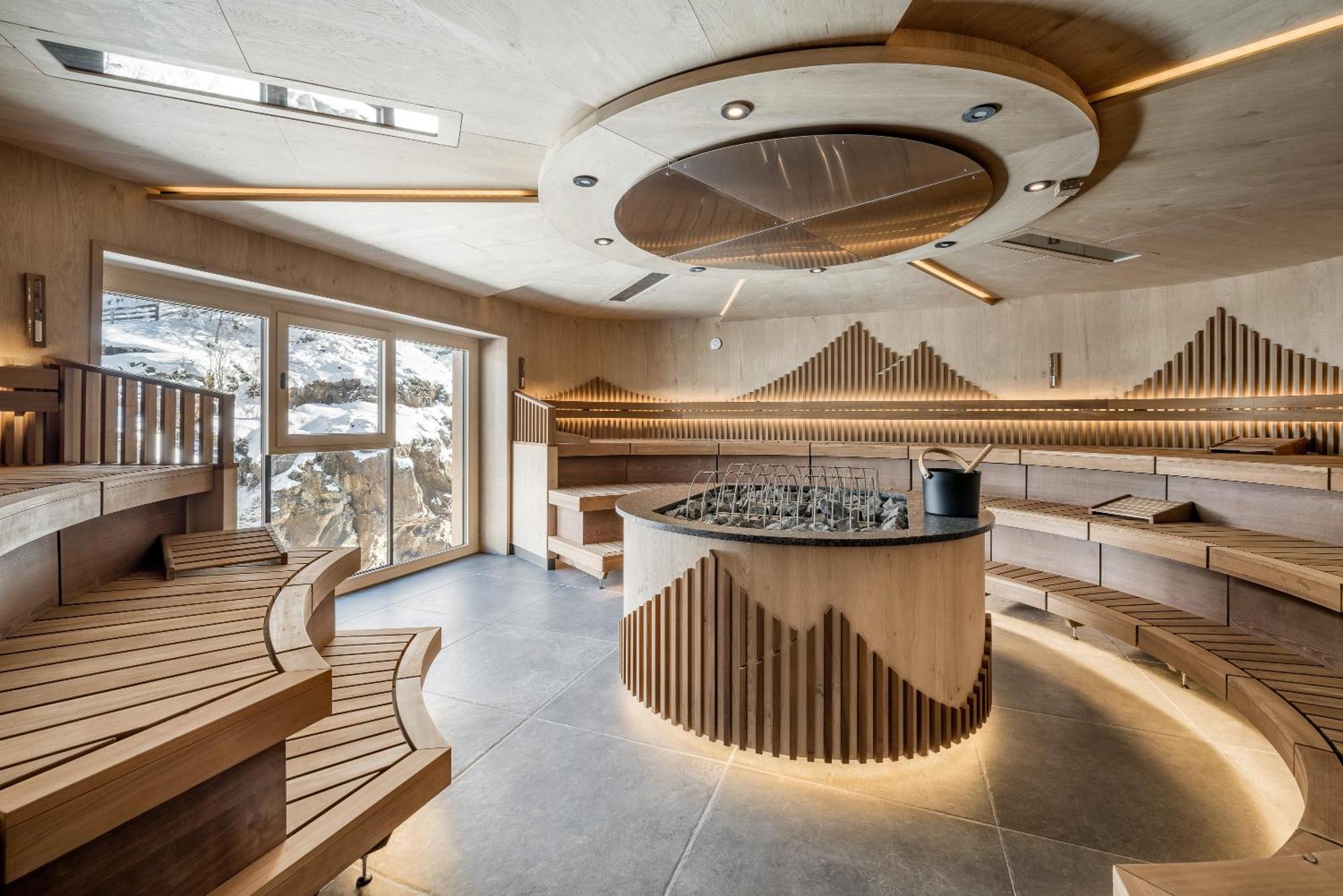 - Alpine . Luxury . Life Hotel 5*