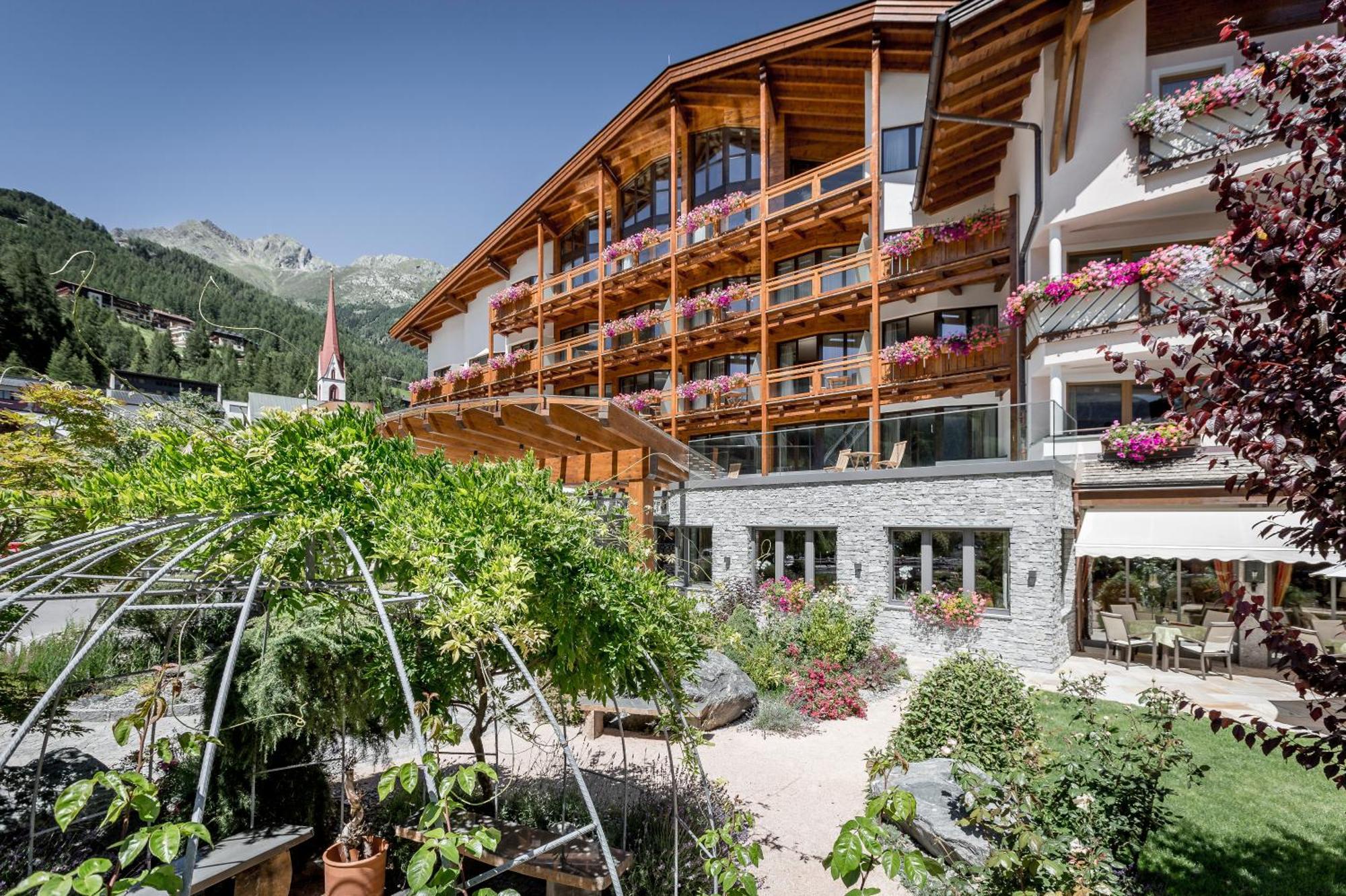 - Alpine . Luxury . Life Hotel 5*