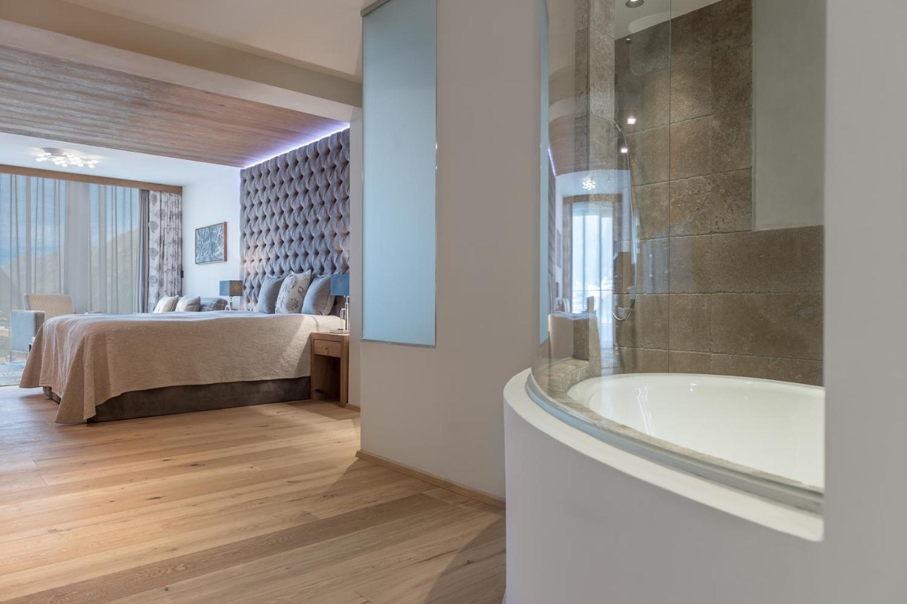 - Alpine . Luxury . Life