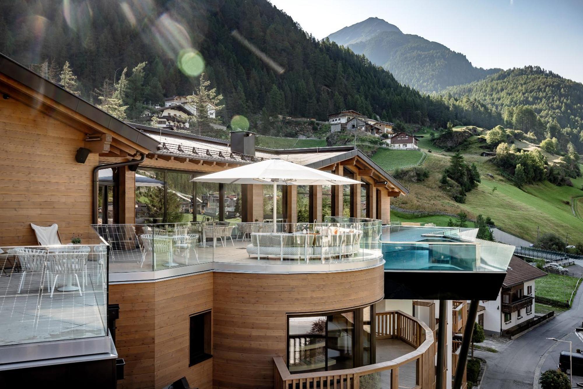 Hotel - Alpine . Luxury . Life