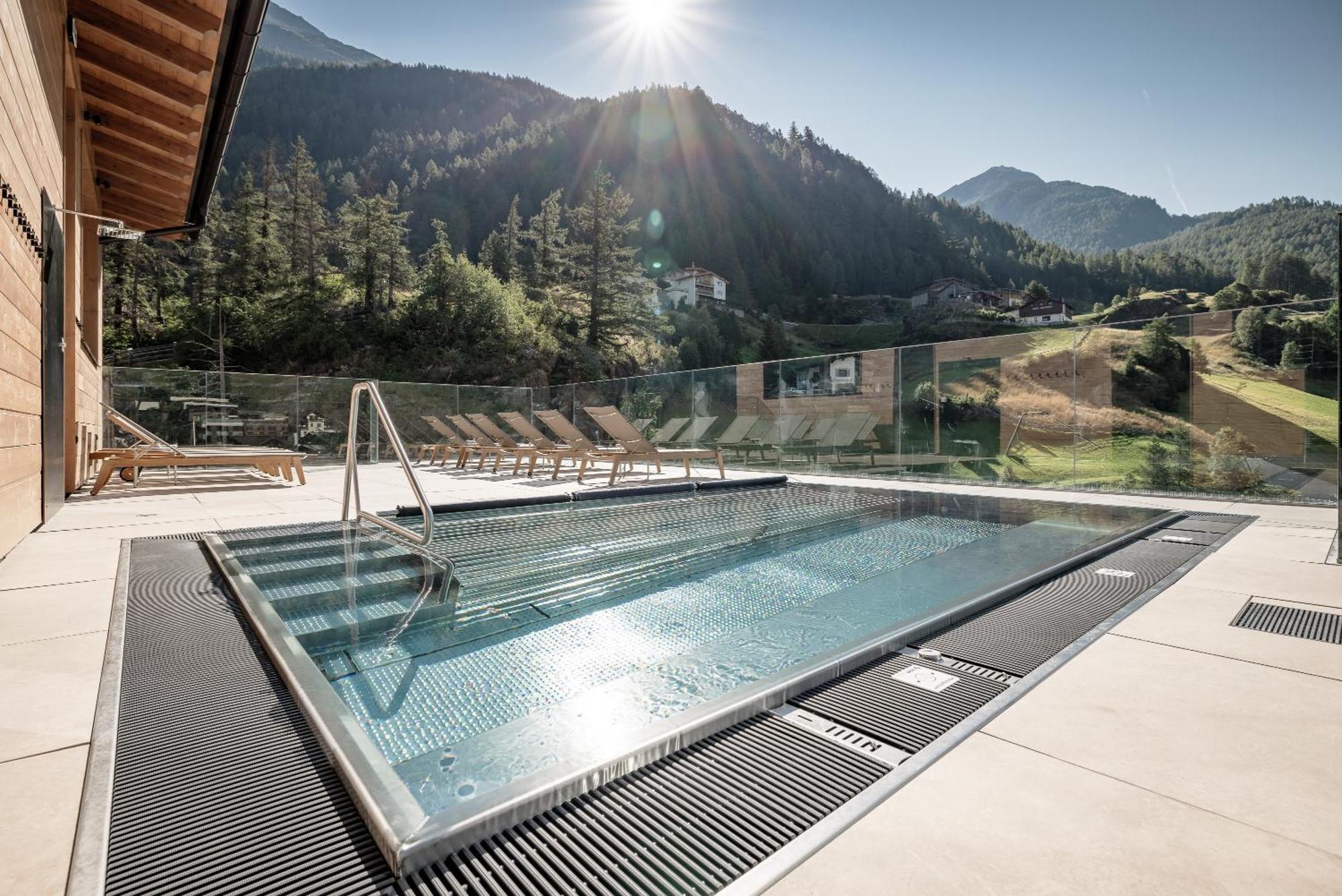 Hotel - Alpine . Luxury . Life Sölden